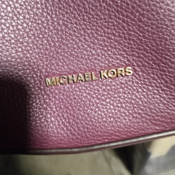 Micheal kors raven medium crossbody - Picture 4 of 10